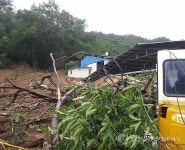 <태풍 산바> 경주 산사태로 집 붕괴…2명 부상