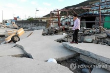 <태풍 산바> 쑥대밭 된 만성리 해수욕장