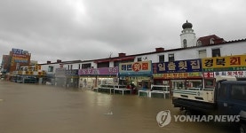 <태풍 산바> 침수된 강릉 경포 진안상가