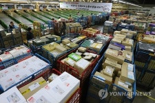 티엔티푸드(주)-국제우편물류센터 | 늘어난 추석우편물, 분주한 손길