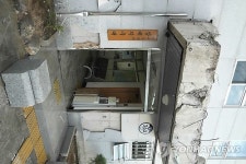 굴착기에 부서진 진주 상대지구대