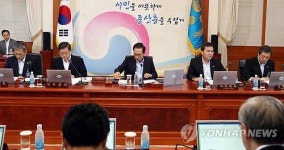 국무회의 주재하는 이 대통령