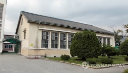 반기문 총장의 모교인 충주중 강당