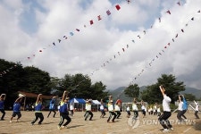 중동부전선 최전방서 두 학교 한 운동회