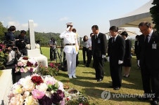 안철수, 박태준 묘역 방문