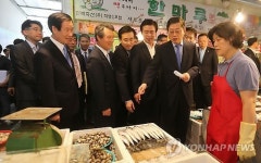 대구 서남신시장 방문한 김황식 총리