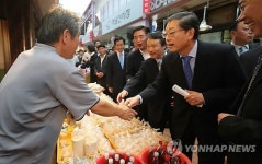 대구 서남신시장 방문한 김황식 총리