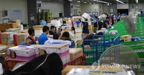 강릉우편집중국의 폭주하는 추석 우편물