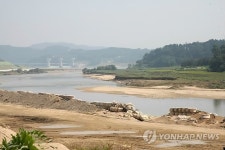 무너진 상주 병성천 모래주머니
