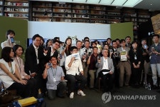 문재인 `국민명령1호 타운홀미팅 참석