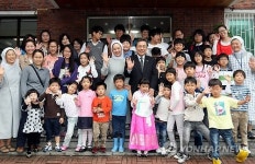 맹형규 장관, 성모자애보육원 위문 격려