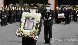 국립묘지로 향하는 故 김성은 소방경