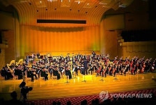 국제 노인의 날 행사 즐기는 북한 노인들