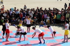 '고무줄 짱 언니'