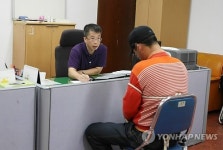 경찰 조사받는 제주 당구장 살인 피의자