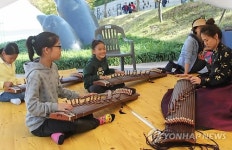 가야금 연주는 이렇게…