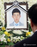 빈소 정리하는 고 김영우씨 유족