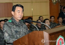 북한군 귀순관련 업무보고하는 박성규 1군사령관