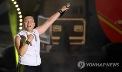 싸이 때문에 울고 웃는 식품·주류 광고