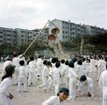 1976년 경희초등학교 운동회 박 터뜨리기