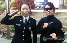 언니는 무술 동생은 폭발물…테러 막는 자매