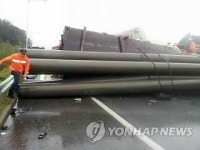서해안고속 서평택분기점서 전복사고, 서울방면 전면통제