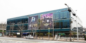 하루도 쉬지 않은 블루스퀘어…65만명 찾았다