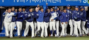 <프로야구> 삼성 '깜짝카드' 이지영, 인상적인 PS 데뷔