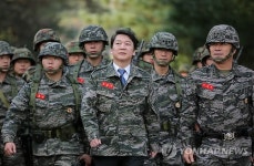 <安 결연히 국군 통솔할 것..안보 행보 강화>(종합)