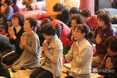 학부모들의 간절한 기도, 수능 D-30에 마음을 모은 모습 속에서 자녀의 미래를 바라며 - 뉴스 제목