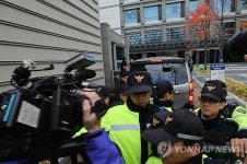 특검, 금감원 연수원서 靑압수수색 개시(1보)