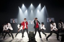 화려함에 친근함까지 더한 동방신기 캐치 미