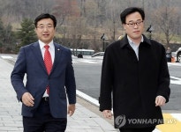 단일화 협상장 떠나는 윤호중, 김기식의원