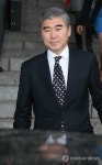 청사나서는 성김 주한 미국대사
