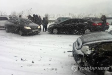 인천공항 부근 눈길 다중추돌사고