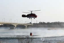 산불 진화하는 헬기