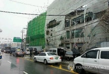 인천 재건축 빌딩서 구조물 낙하…2명 부상
