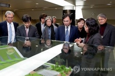 법원행정처장 및 법원도서관 관계자, 국립도서관 방문