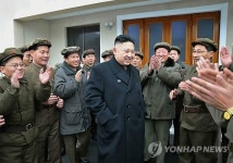 北김정은 서해발사장 찾아 과학자 등 격려