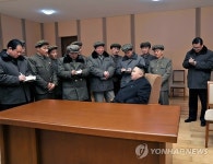 北김정은 서해발사장 찾아 과학자 등 격려