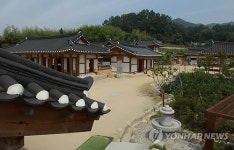 지난해 복원된 고 육영수 생가