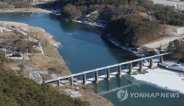 자전거길로 변신중인 섬진강 폐철도 교각