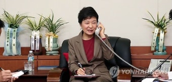 길러드 호주총리와 통화하는 박 당선인