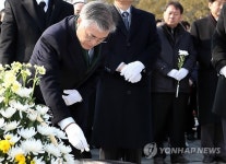 문재인, 봉하마을 노무현 전 대통령 묘역 참배