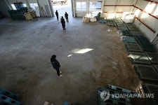 텅 빈 염화칼슘 창고