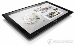 `4명이 동시에 게임한다…레노보 초대형PC 선봬
