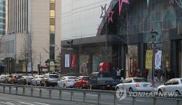창원 대형유통점 주차난..주변 교통난 극심