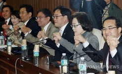 파이팅 외치는 민주 초선의원들