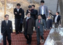 사무실 들어가는 인수위