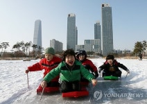 도심 속 썰매 타기 정말 신나요